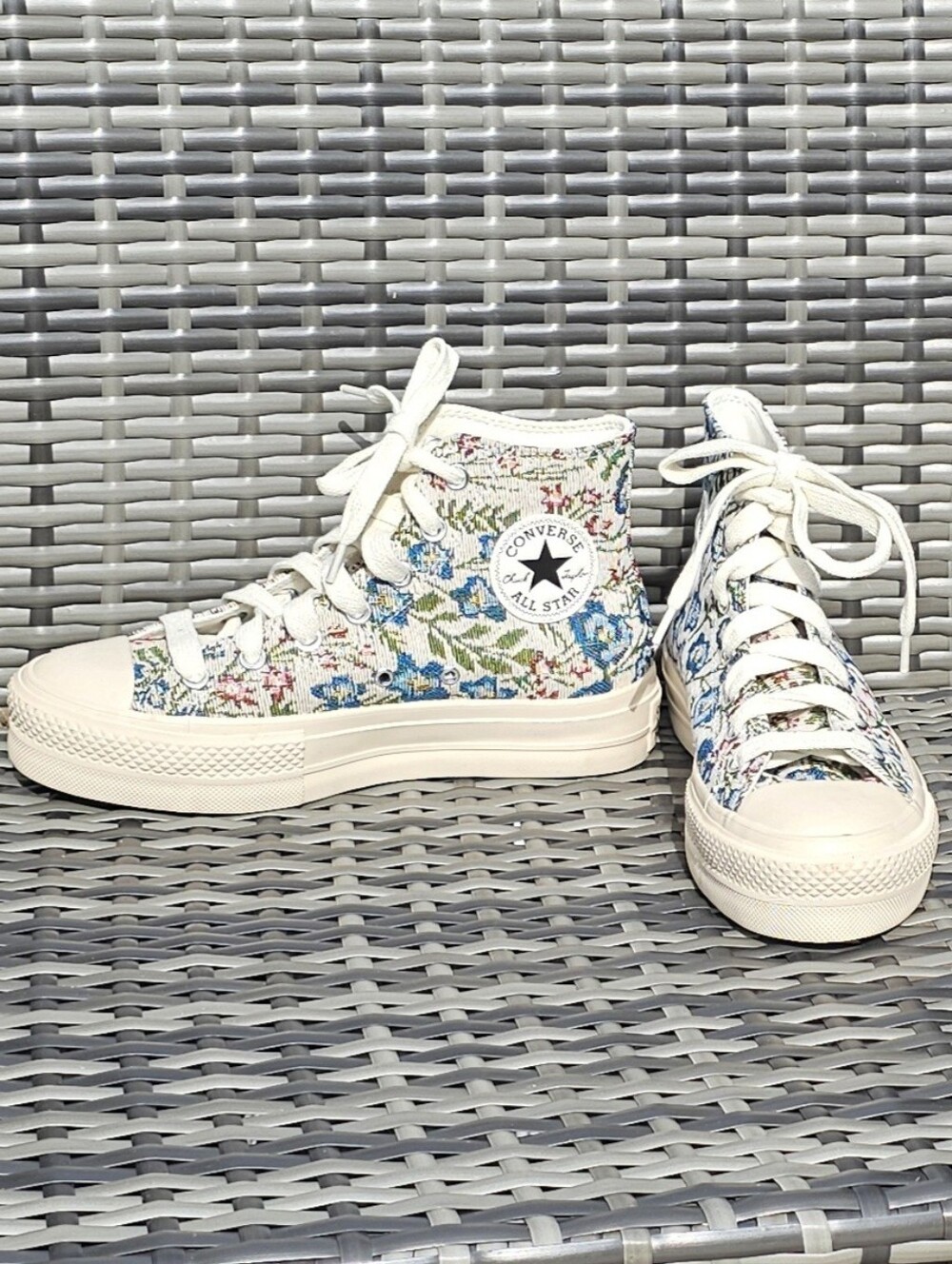 Converse Chuck Taylor All Star Lift Platform Floral Tapestry High-Top Sneakers - Picture 2 of 11